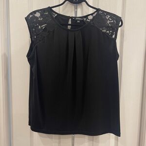 George Women’s Top with Lace Cap Sleeves. Like New